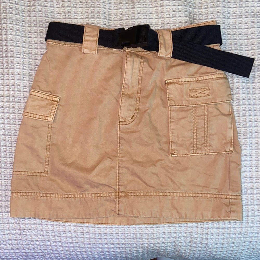 UO short Cargo skirt with removable belt